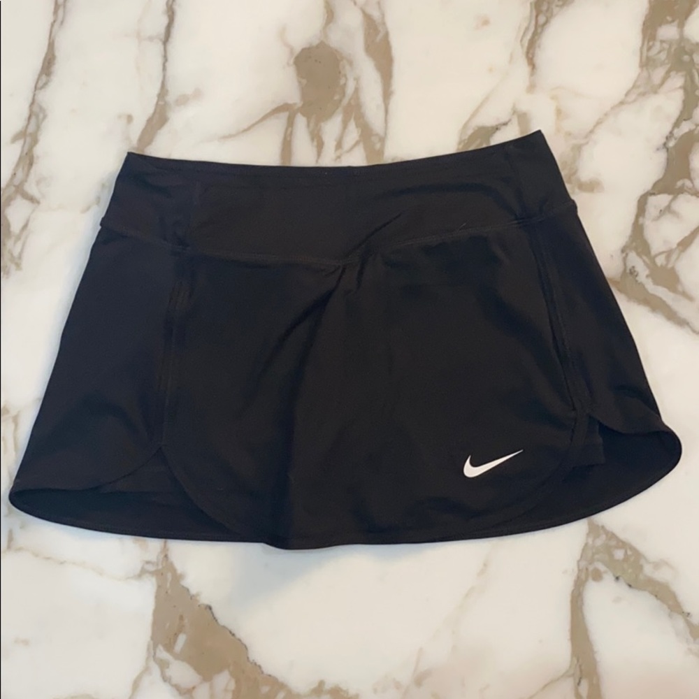 Nike women’s black tennis skirt